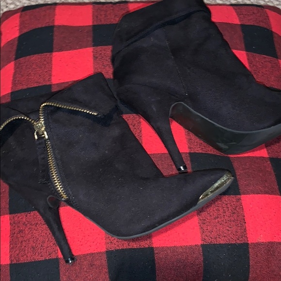 Black w/ Gold tip booties - Picture 2 of 5